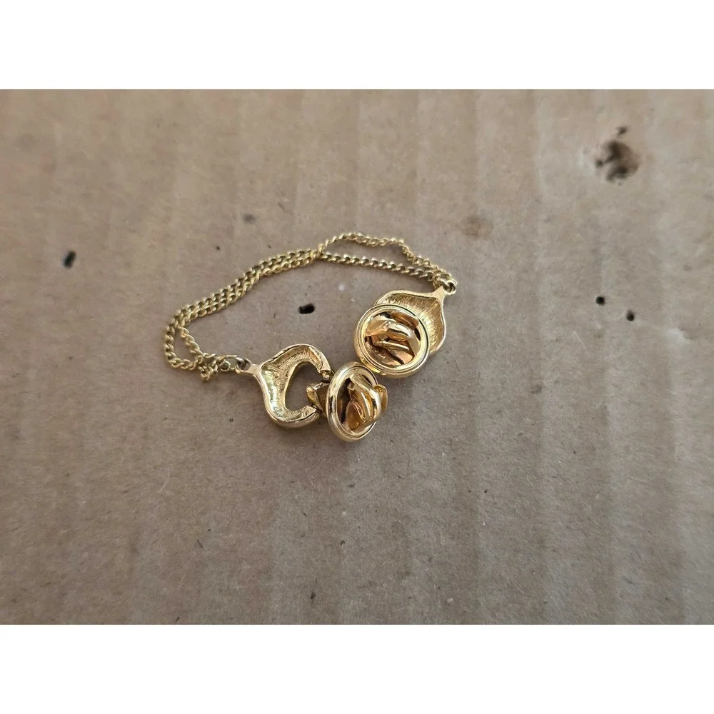 Gold Tone Double Heart Dangler Chain Vintage Accessory lapel vest hat pin E31